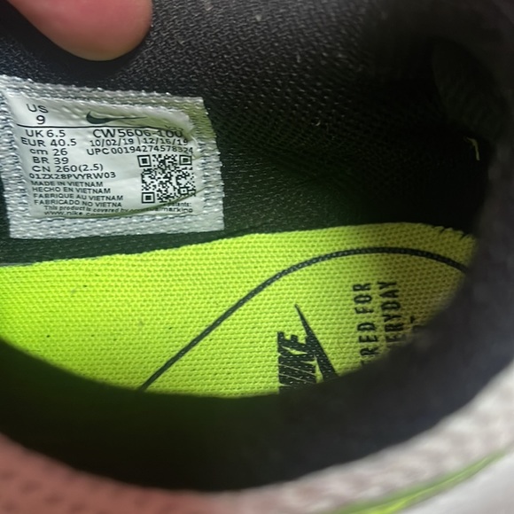 Nike - Picture 4 of 5